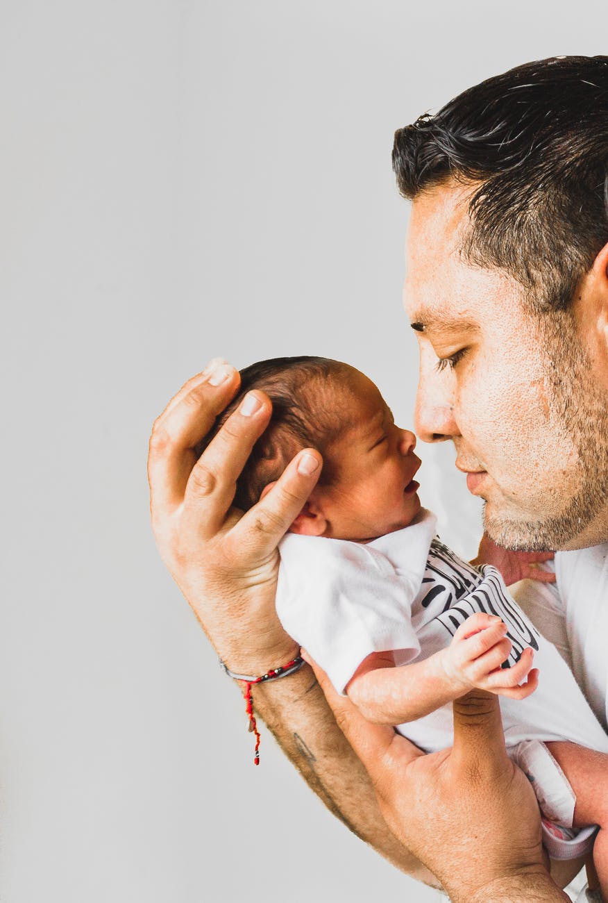 dad holding newborn